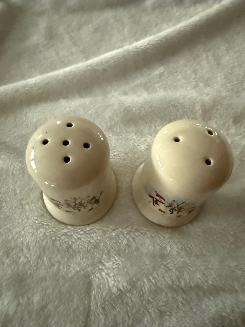 Royal Seasons Snowman Design 1999 Salt & Pepper Shakers Set of 2 Ceramic - Picture 2 of 4